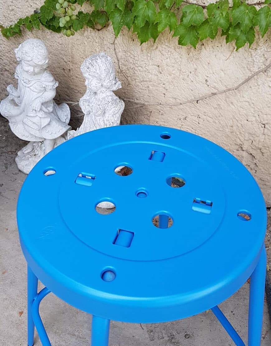 چهارپایهٔ فلزی پلیکان — Pelikan Metal Stool